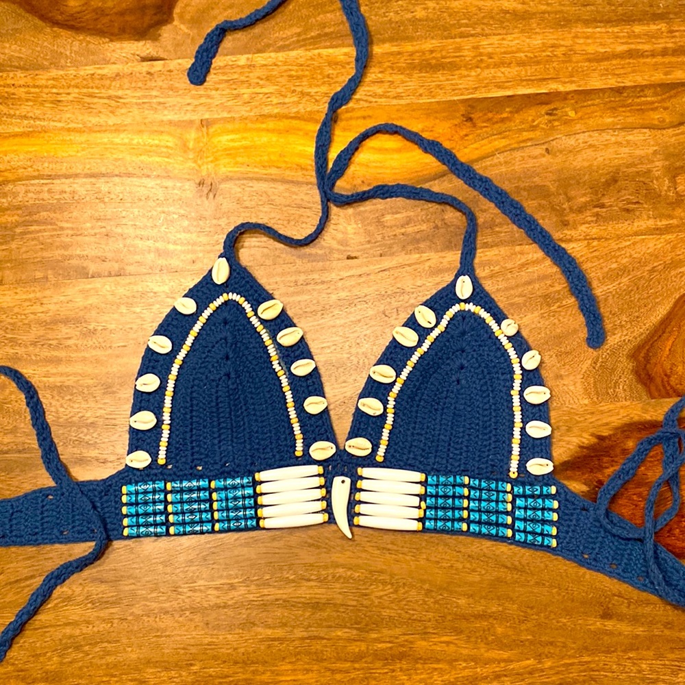 Crochet bikini top with shells
